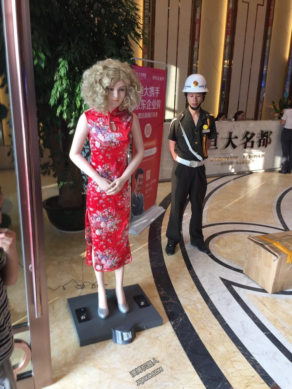 機(jī)器人取代普通工人？全是屁話